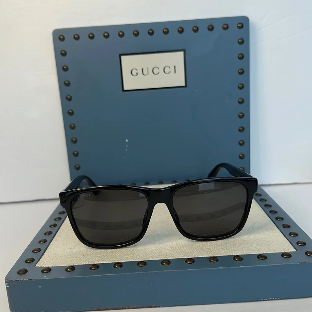Authentic- New - GUCCI Grey Rectangular Men's Sunglasses GG0746S 001 57